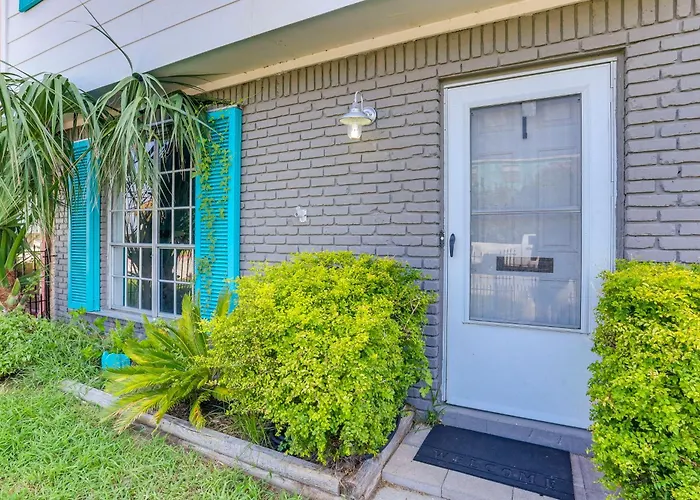 Townhome Near Beach In Galveston Furnished Patio!