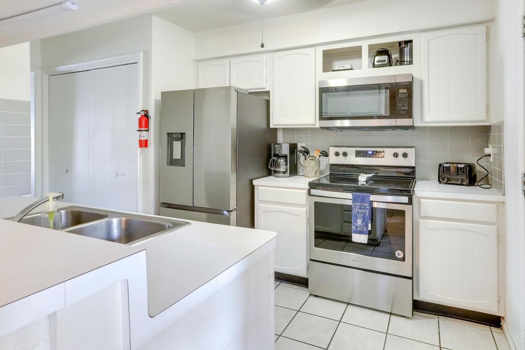 Townhome Near In Furnished Patio!