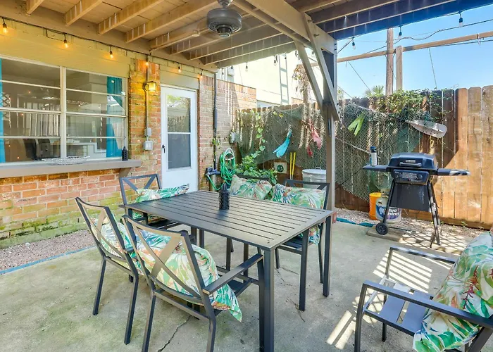 Townhome Near Beach In Galveston Furnished Patio!