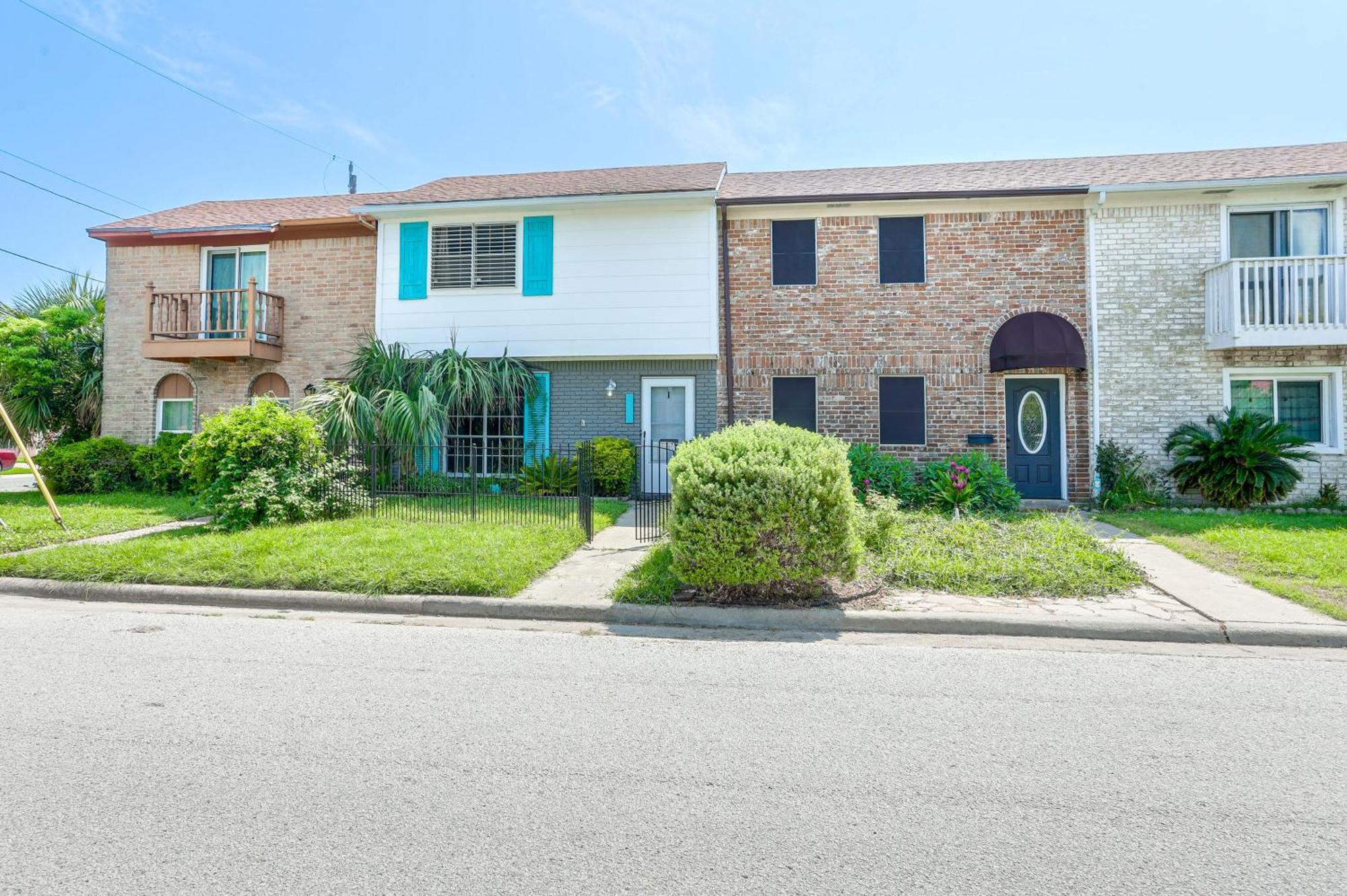 Townhome Near In Furnished Patio! * Galveston