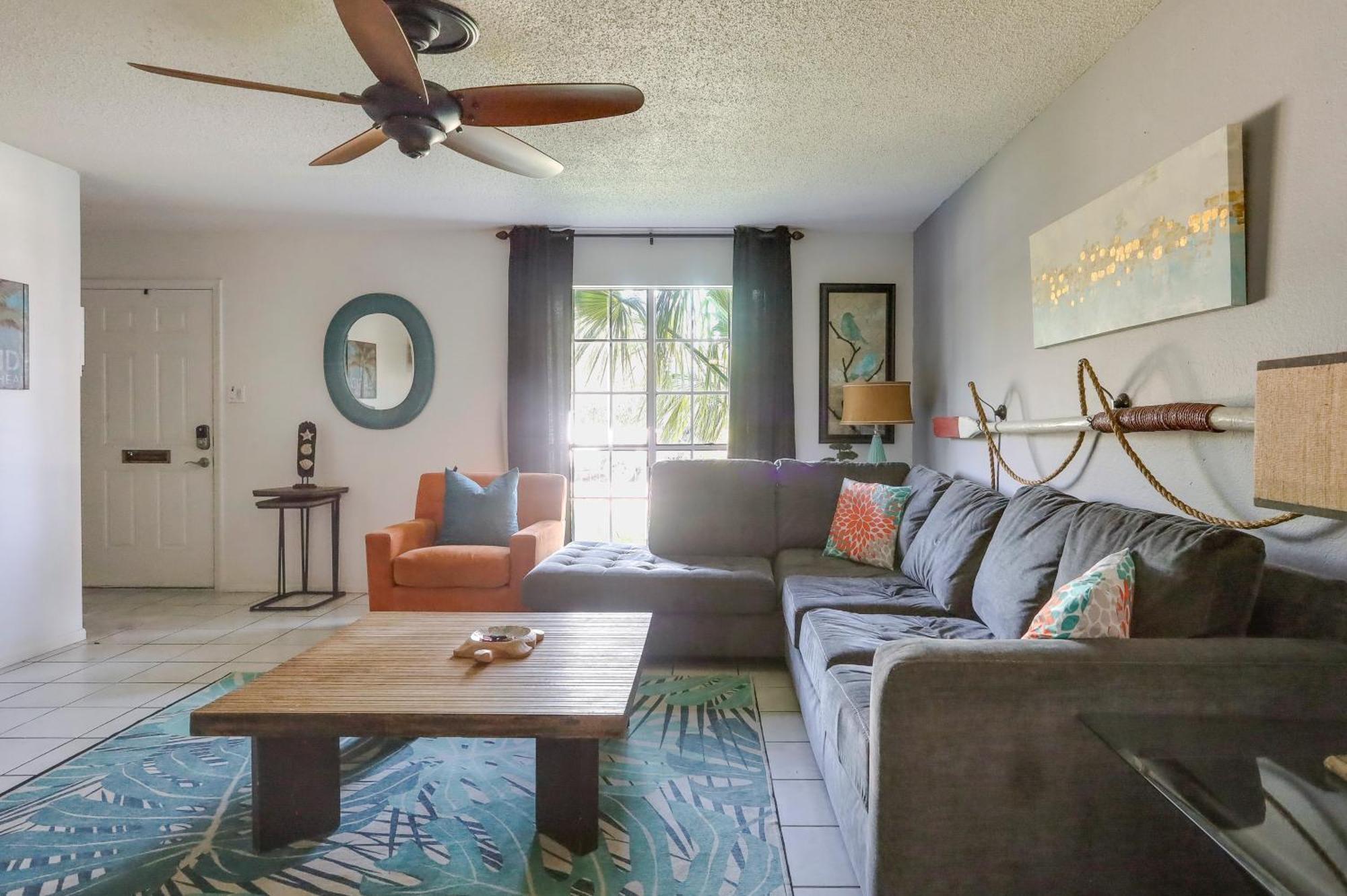 Townhome Near In Furnished Patio! Hébergement de vacances Galveston